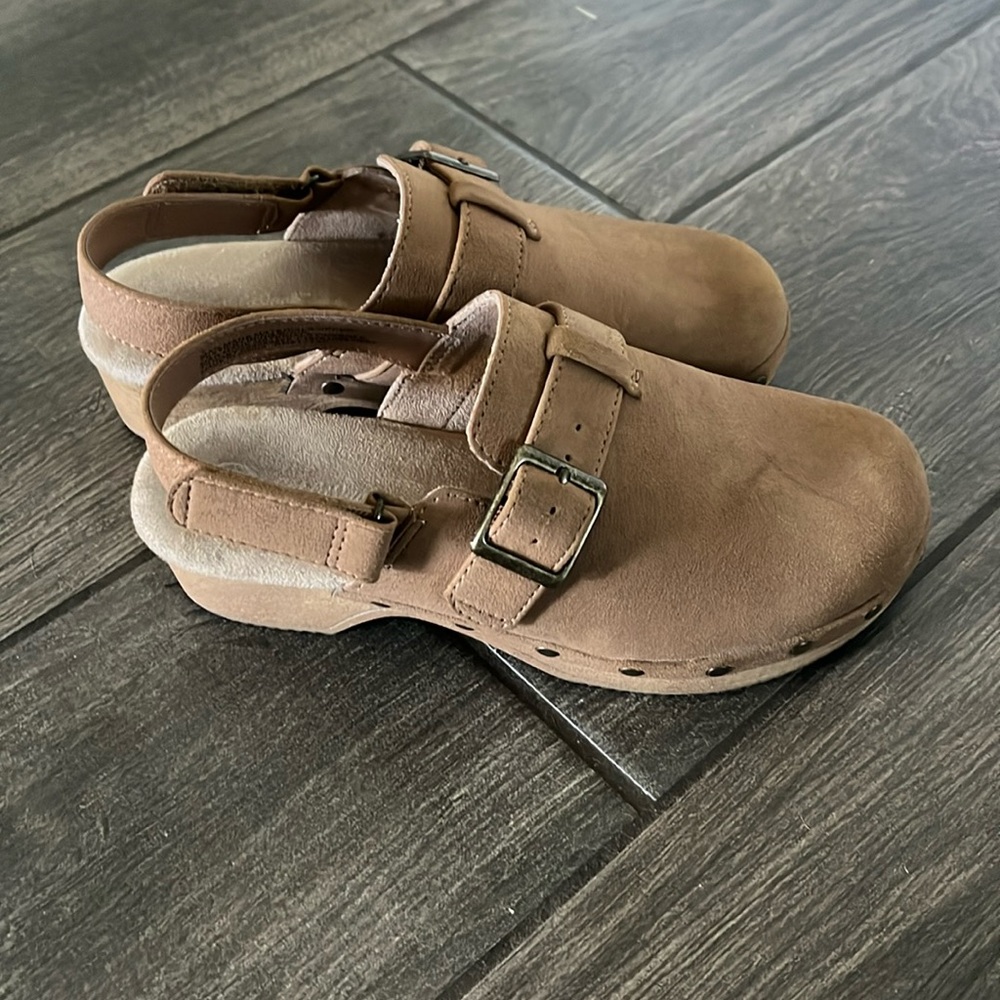 Girls sandals